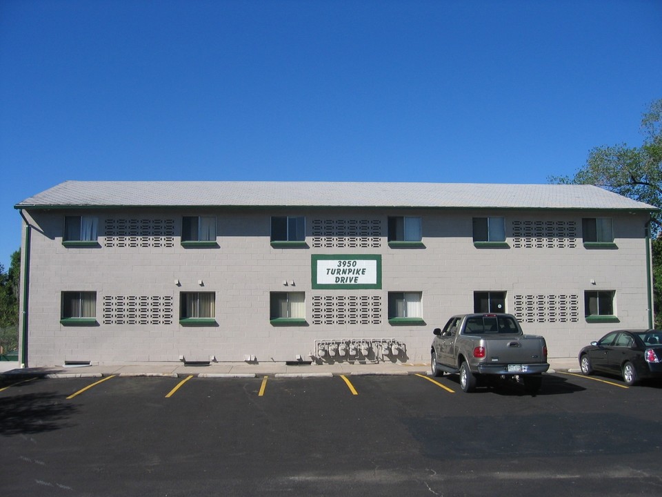 Turnpike Apartments in Westminster, CO - Building Photo