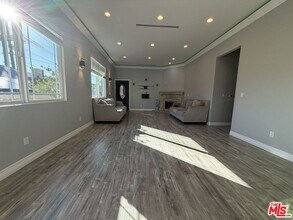 10006 Samoa Ave in Los Angeles, CA - Building Photo - Building Photo