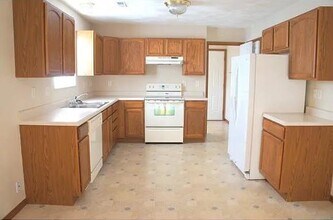 2350 Coniferous Dr in Belleville, IL - Building Photo - Building Photo