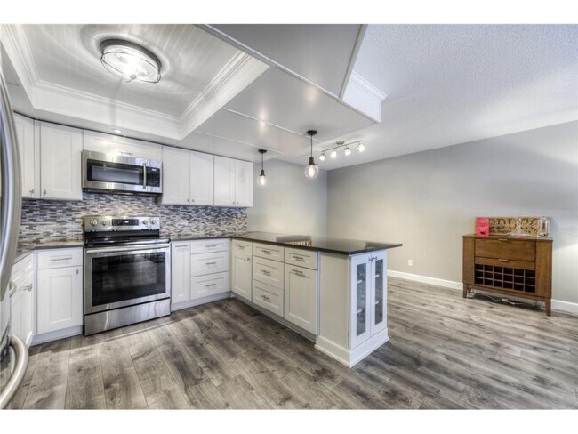 2885 Knox Ave S-Unit -403 in Minneapolis, MN - Building Photo - Building Photo