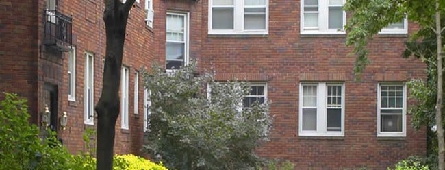 Rose Court Apartments in Philadelphia, PA - Foto de edificio - Building Photo