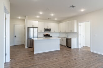 The AXIS at South Amboy on Bordentown Ave. in South Amboy, NJ - Foto de edificio - Interior Photo