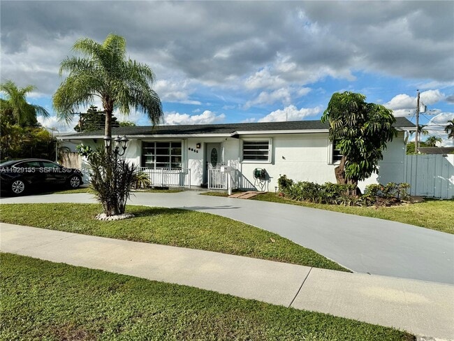 8855 SW 17th Terrace in Miami, FL - Building Photo - Building Photo
