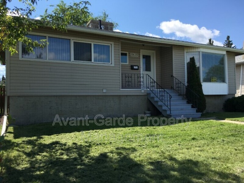 11635-1111a 111a Ave NW in Edmonton, AB - Building Photo