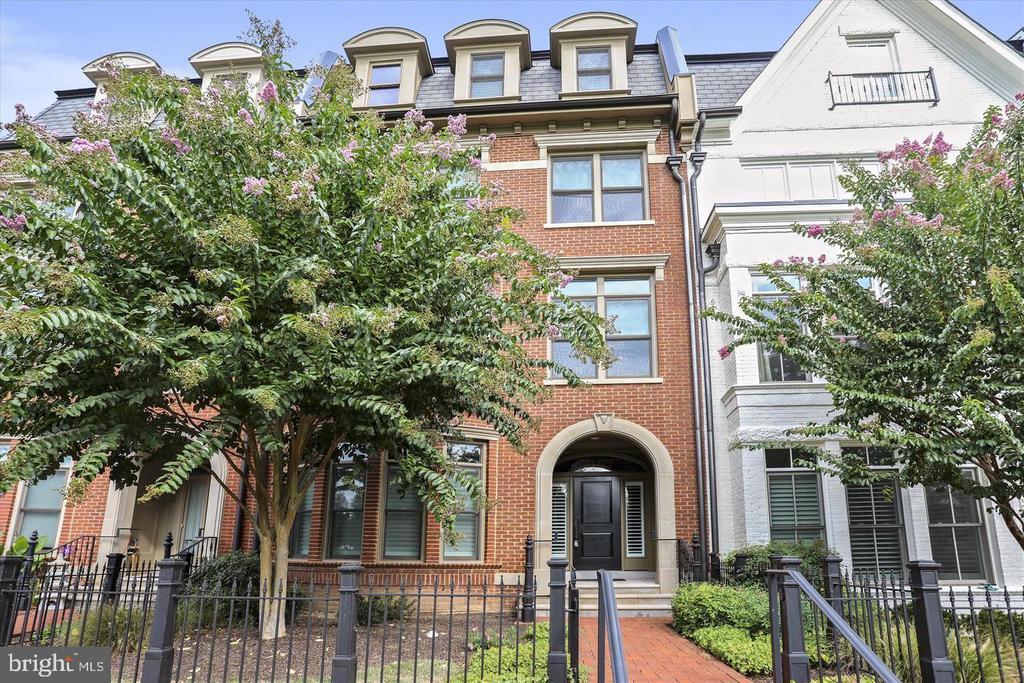 10777 Symphony Park Dr in North Bethesda, MD - Building Photo