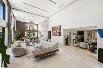 9465 NW 52nd Doral Ln in Doral, FL - Building Photo - Building Photo