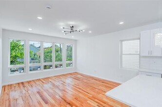 85 Myrtle Ave in Jersey City, NJ - Building Photo - Building Photo