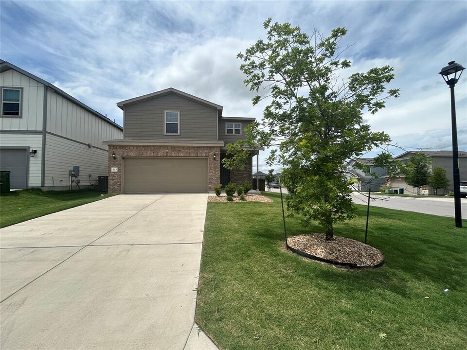 453 Stone Water Ln in Jarrell, TX - Building Photo