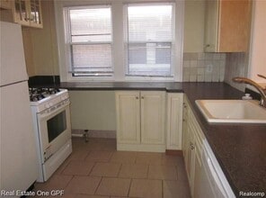 1005 Beaconsfield Ave in Grosse Pointe Park, MI - Building Photo - Building Photo