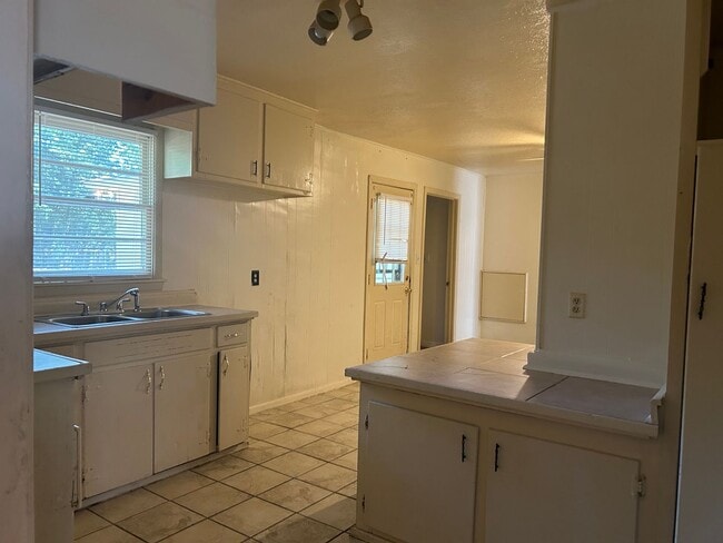 3359 Suncrest Dr in Jackson, MS - Building Photo - Building Photo