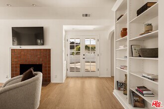 803 N Alfred St in West Hollywood, CA - Building Photo - Building Photo
