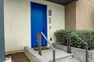 Montebello Collection Apartments in Montebello, CA - Foto de edificio - Building Photo