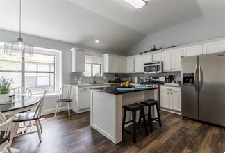 8517 Manchester Dr in Rowlett, TX - Foto de edificio - Building Photo