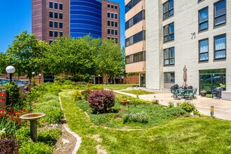 3100 Grand Ave in Des Moines, IA - Building Photo - Building Photo
