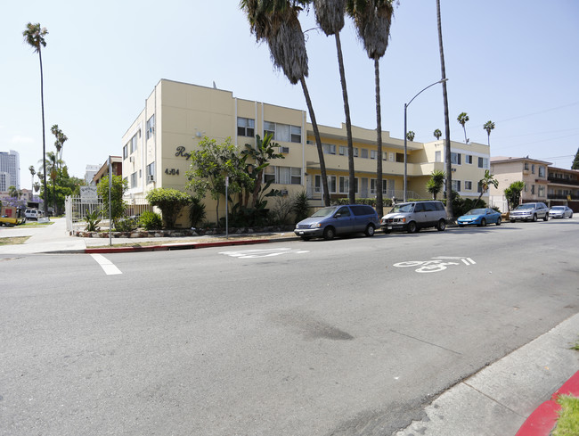 Royal Palms Apartments in Los Angeles, CA - Building Photo - Building Photo