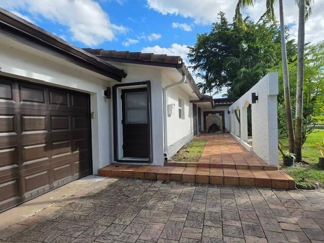 690 NW 68th Ave in Plantation, FL - Building Photo - Building Photo