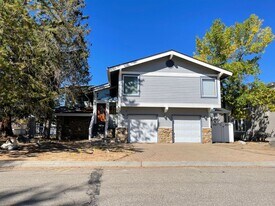 2203 White Sands Dr in South Lake Tahoe, CA - Building Photo