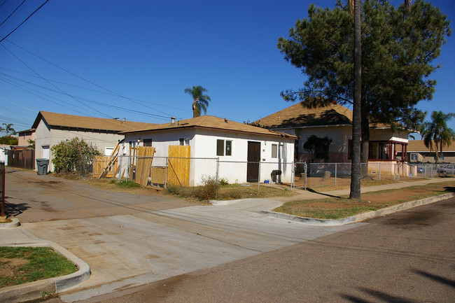 831-839 E 7th St in National City, CA - Foto de edificio - Building Photo