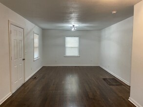 906 N Garfield Ave in Sand Springs, OK - Building Photo - Building Photo