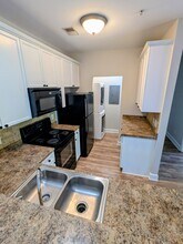 8211 Lenox Creekside Dr in Nashville, TN - Building Photo - Building Photo