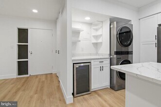 25 Stonehenge Cir in Pikesville, MD - Building Photo - Building Photo