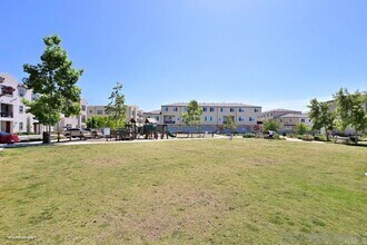5150 Calle Sandwaves in San Diego, CA - Building Photo - Building Photo