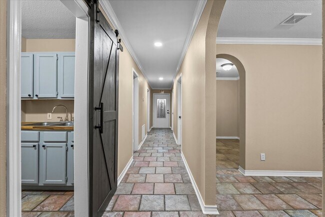 114 Grand Ave in Bacliff, TX - Building Photo - Building Photo