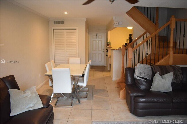 8650 SW 67th Ave-Unit -1030 in Pinecrest, FL - Building Photo - Building Photo