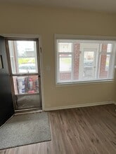 329 , 331 South Broadway Ave, Unit 331 in Scottdale, PA - Foto de edificio - Building Photo