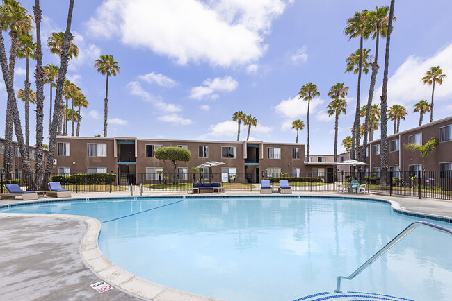 Palms fka Riviera de Ville in San Diego, CA - Foto de edificio - Building Photo