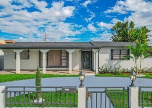 865 W 72nd Pl in Hialeah, FL - Building Photo - Building Photo