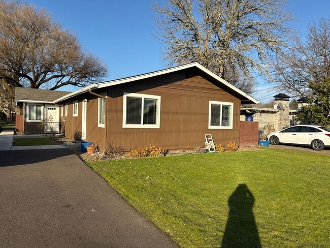 1955 NW Hayes Ave in Corvallis, OR - Building Photo - Building Photo