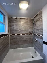 162 Linden St in Yonkers, NY - Building Photo - Building Photo