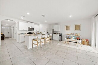 1893 Capital Dr SE in Palm Bay, FL - Foto de edificio - Building Photo