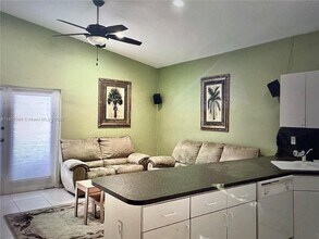 8915 NW 164th St in Miami Lakes, FL - Building Photo - Building Photo