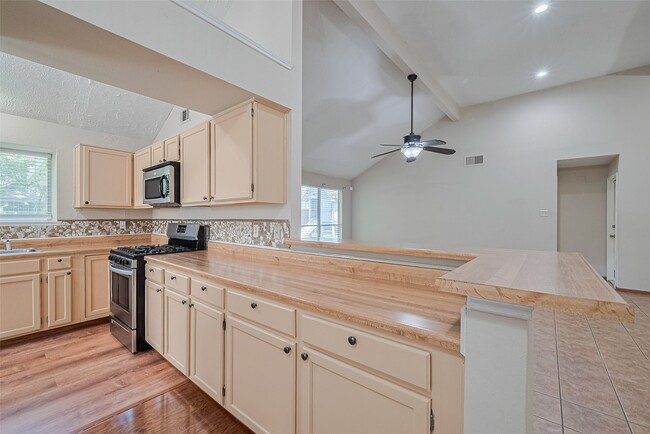 property at 6907 Yardley Dr