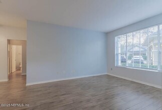 13703 Richmond Park Dr N in Jacksonville, FL - Building Photo - Building Photo