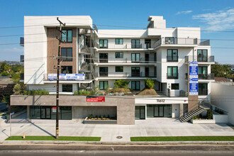 Elegant Building  on Culver in Los Angeles, CA - Building Photo - Building Photo