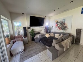670 Alagria Pl in Chula Vista, CA - Foto de edificio - Building Photo