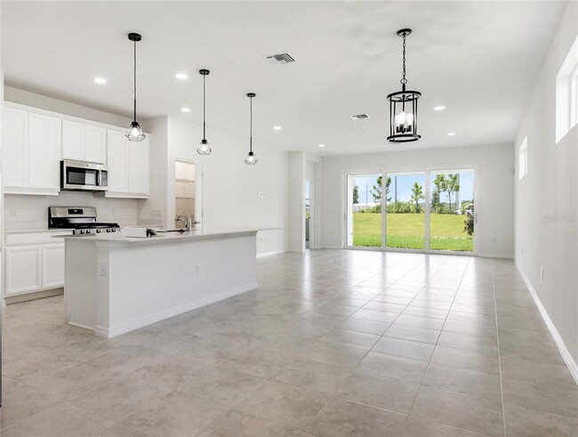 8113 Sternway Rd in Sarasota, FL - Building Photo - Building Photo
