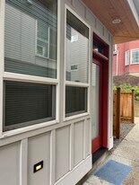 2613 3rd Ave W, Unit B in Seattle, WA - Building Photo