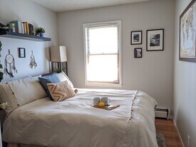 680 Juno Ave, Unit B in St. Paul, MN - Building Photo