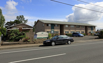 Gresham Golf Apartments