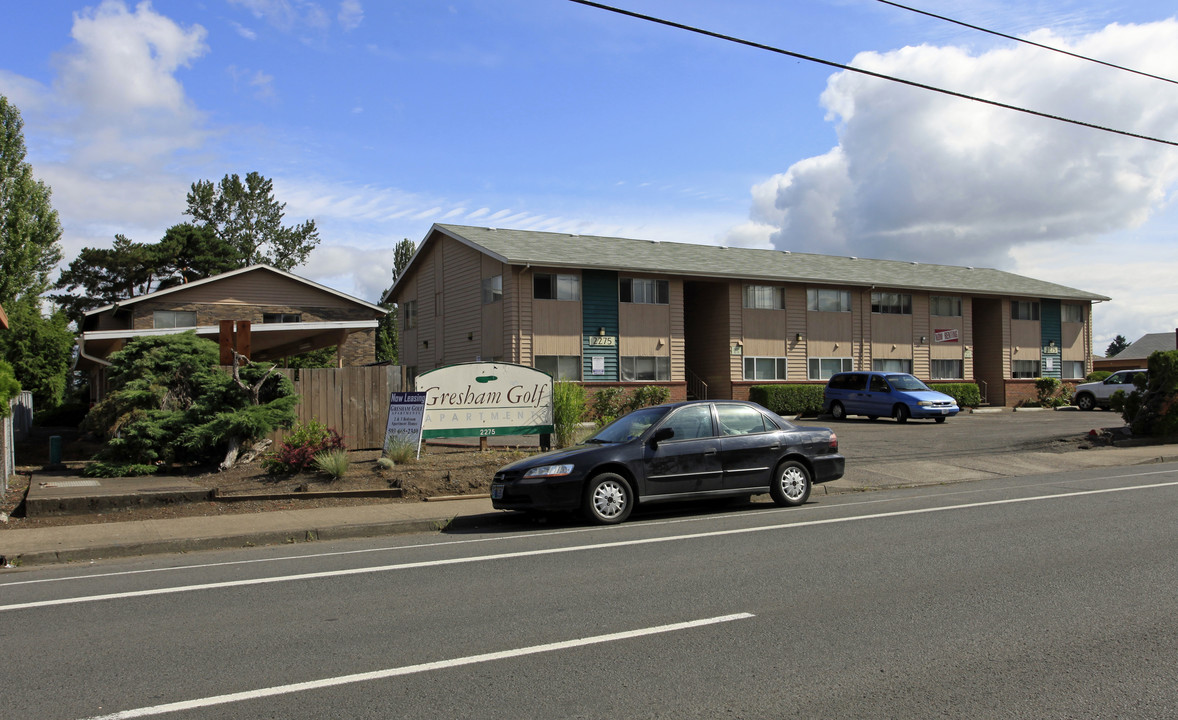 Gresham Golf Apartments in Gresham, OR - Building Photo