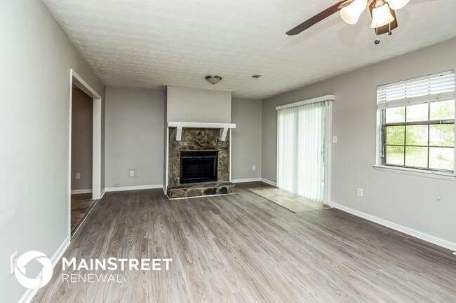 3042 Deerfield Way in Rex, GA - Foto de edificio - Building Photo