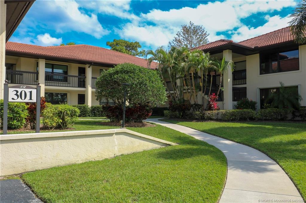 301 SW South River Dr in Stuart, FL - Building Photo