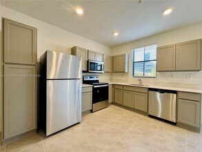 493 NE 12th St in Florida City, FL - Building Photo - Building Photo