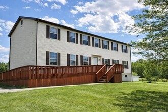 69 Old Unionville Rd, Unit 4 in Wallkill, NY - Foto de edificio - Building Photo