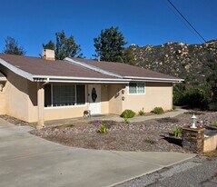 2968 Rainbow Valley Blvd in Fallbrook, CA - Building Photo