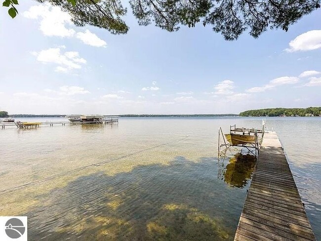 843 N South Long Lake Rd in Traverse City, MI - Building Photo - Building Photo